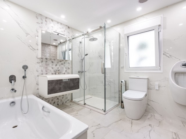 7 Bedrooms Villa in Marbella
