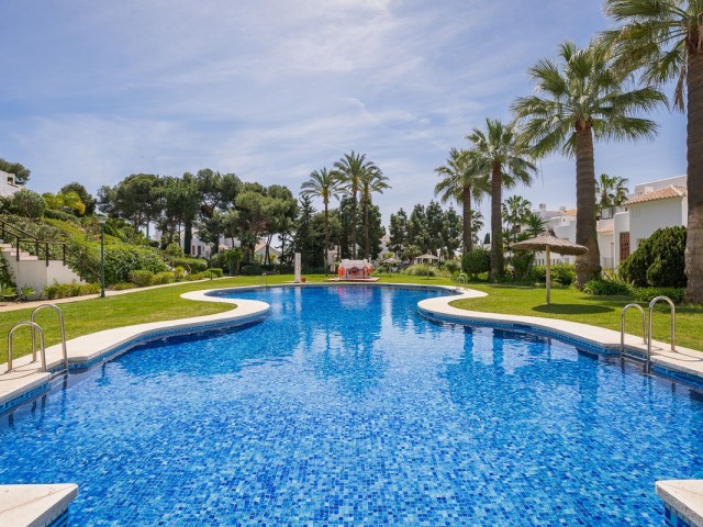 6 Bedrooms Apartment in Los Monteros