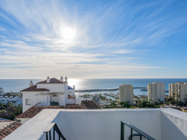 2 Bedrooms Apartment in Estepona