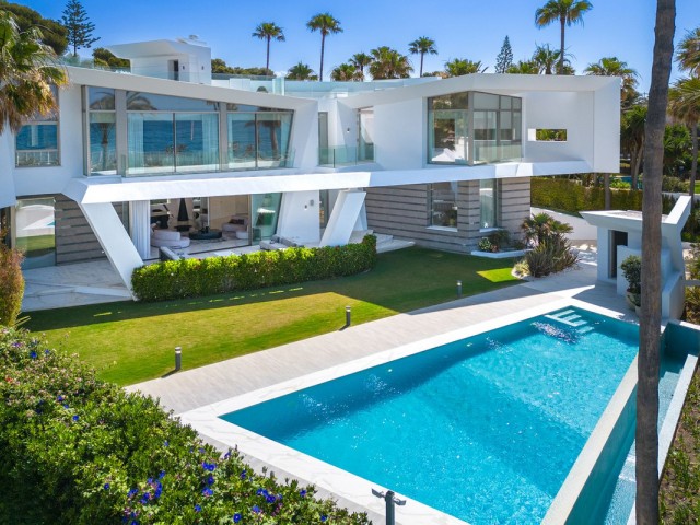 Villa avec 6 Chambres  à Los Monteros