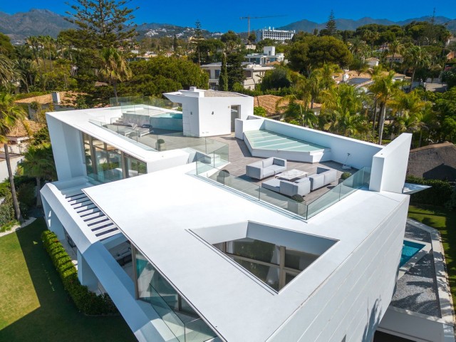 Villa avec 6 Chambres  à Los Monteros