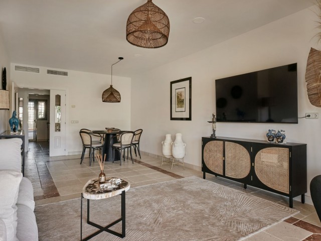 Apartment, El Paraiso, R5168911