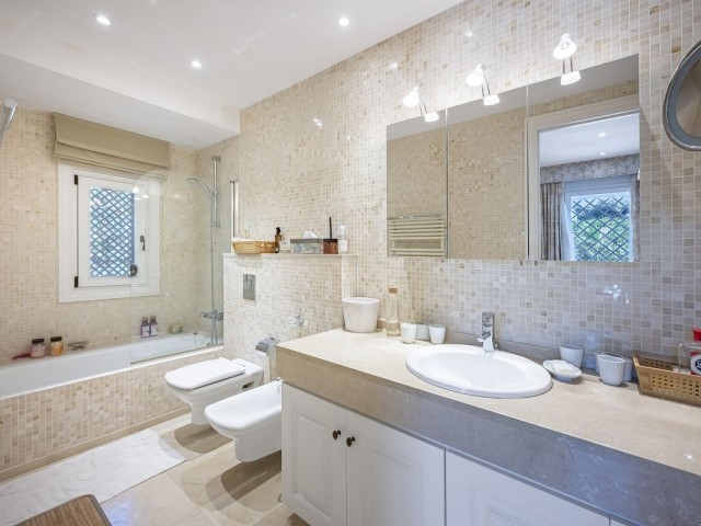 4 Bedrooms Villa in Sotogrande Costa