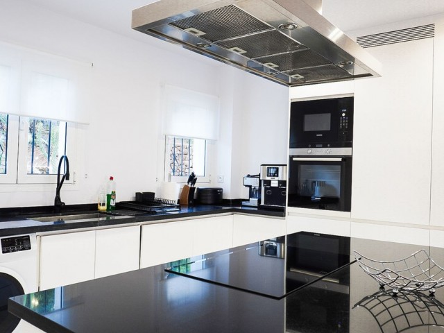 Apartamento con 2 Dormitorios  en Nueva Andalucía