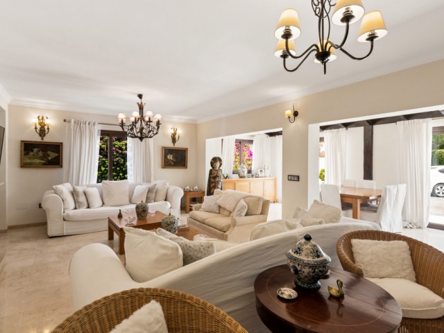5 Bedrooms Villa in Atalaya