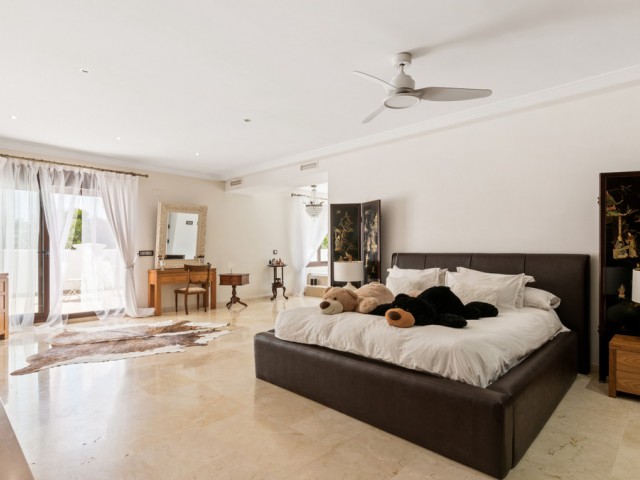 5 Bedrooms Villa in Atalaya