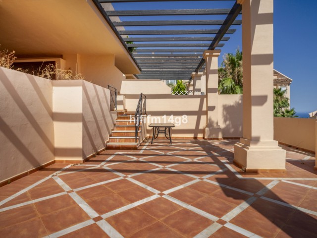 2 Bedrooms Apartment in Nueva Andalucía