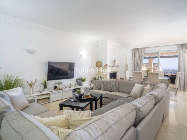 2 Bedrooms Apartment in Nueva Andalucía