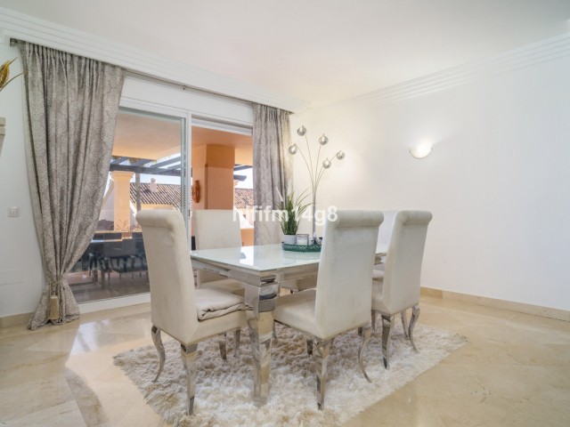 2 Bedrooms Apartment in Nueva Andalucía