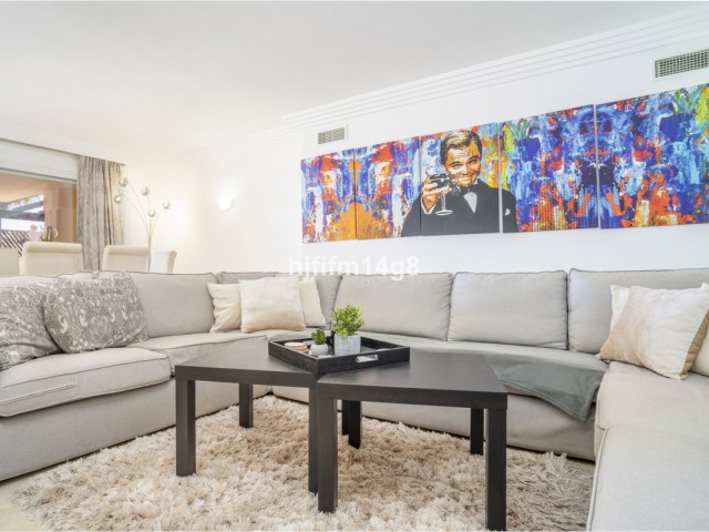 2 Bedrooms Apartment in Nueva Andalucía