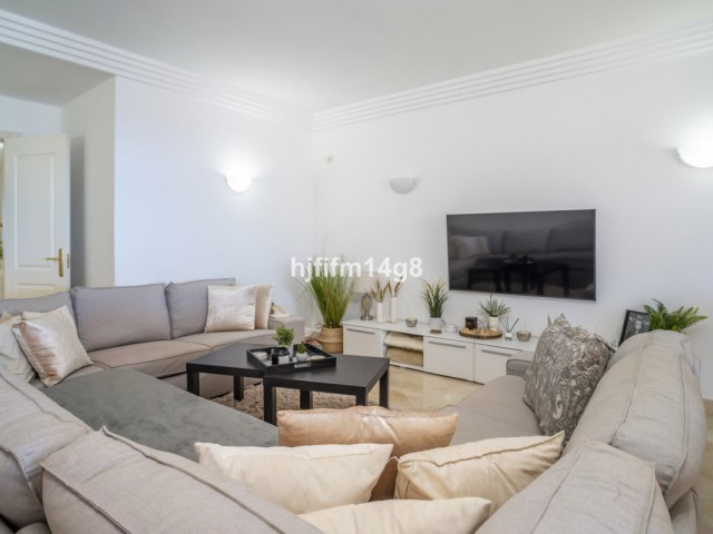 2 Bedrooms Apartment in Nueva Andalucía
