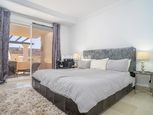 2 Bedrooms Apartment in Nueva Andalucía