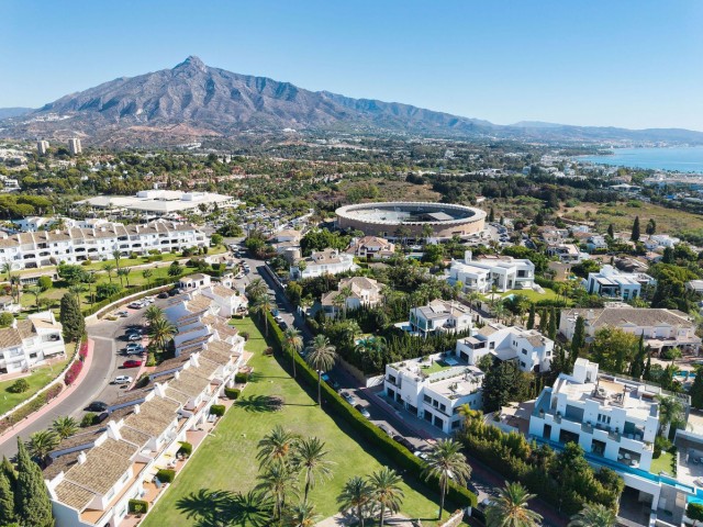 2 Bedrooms Apartment in Nueva Andalucía