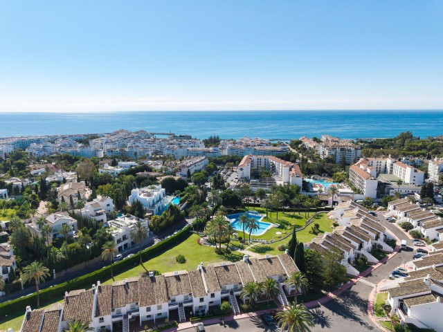 2 Bedrooms Apartment in Nueva Andalucía