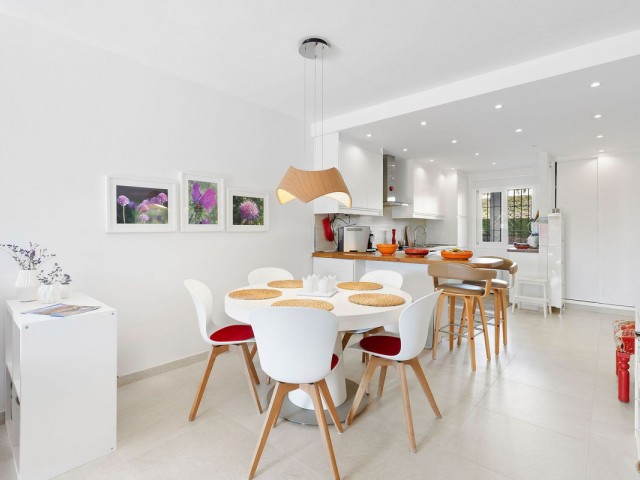 2 Bedrooms Apartment in Nueva Andalucía