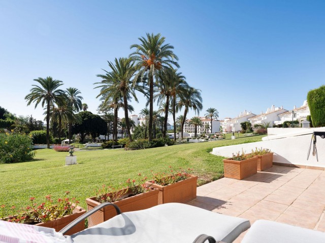 2 Bedrooms Apartment in Nueva Andalucía