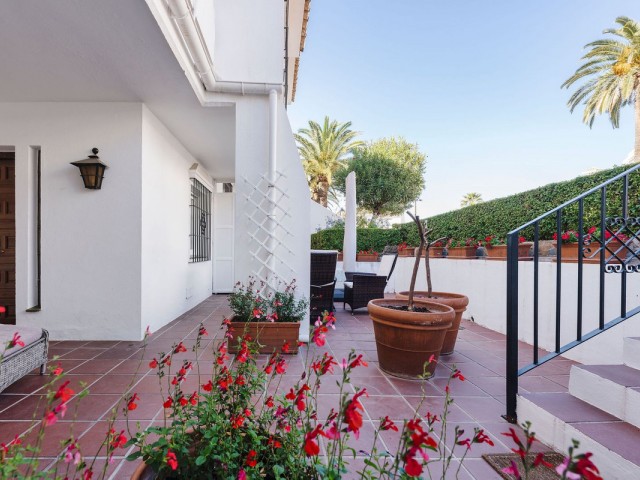 2 Bedrooms Apartment in Nueva Andalucía