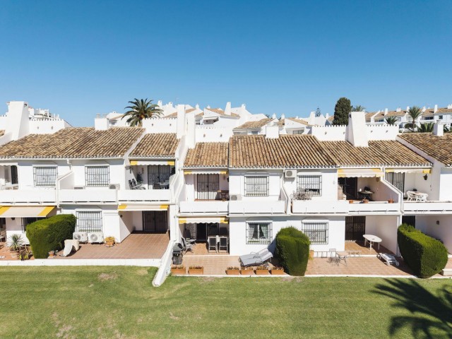 2 Bedrooms Apartment in Nueva Andalucía