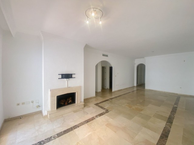 2 Bedrooms Apartment in Nueva Andalucía