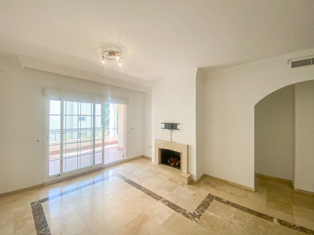 2 Bedrooms Apartment in Nueva Andalucía