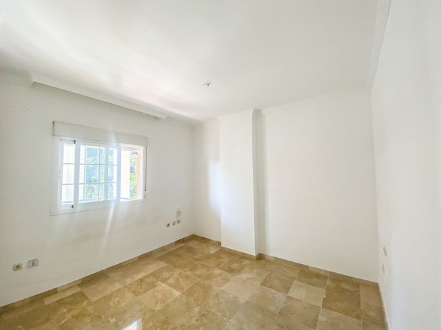 2 Bedrooms Apartment in Nueva Andalucía