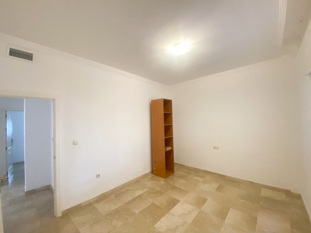 2 Bedrooms Apartment in Nueva Andalucía