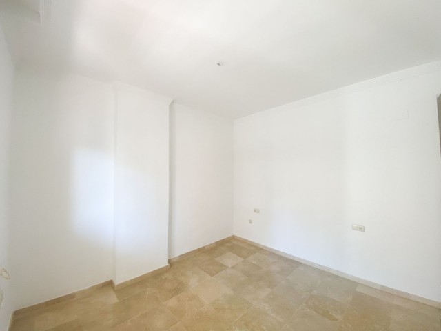 2 Bedrooms Apartment in Nueva Andalucía