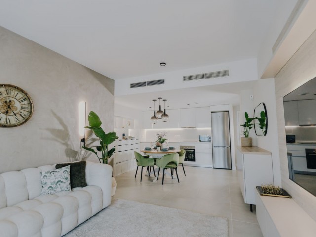 Apartamento con 2 Dormitorios  en Selwo