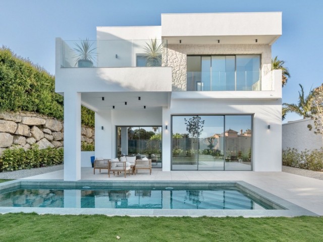 Villa con 4 Dormitorios  en Estepona