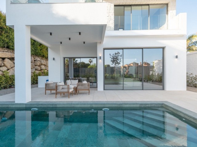 Villa con 4 Dormitorios  en Estepona
