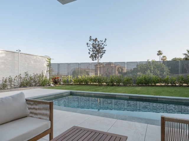Villa con 4 Dormitorios  en Estepona