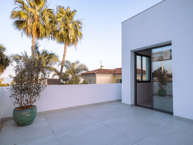 Villa con 4 Dormitorios  en Estepona