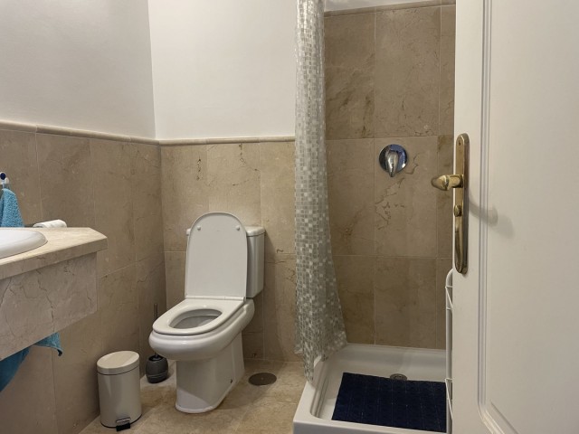Apartamento con 3 Dormitorios  en Selwo