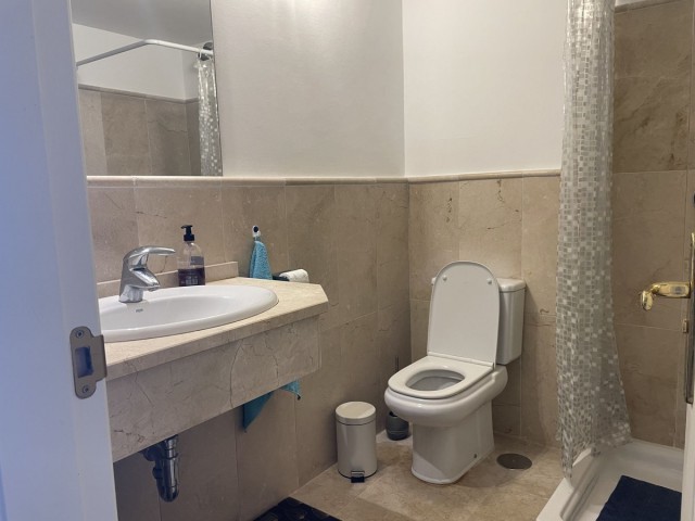 Apartamento con 3 Dormitorios  en Selwo
