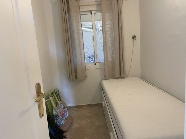 Apartamento con 3 Dormitorios  en Selwo