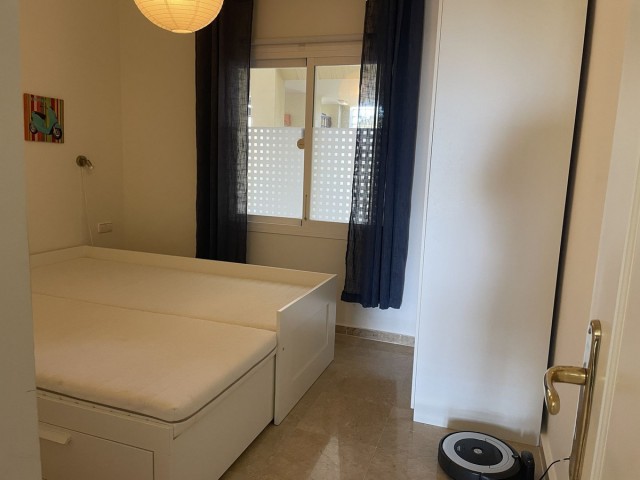 Apartamento con 3 Dormitorios  en Selwo