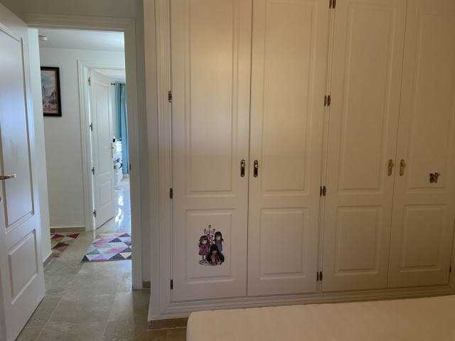 Apartamento con 3 Dormitorios  en Selwo