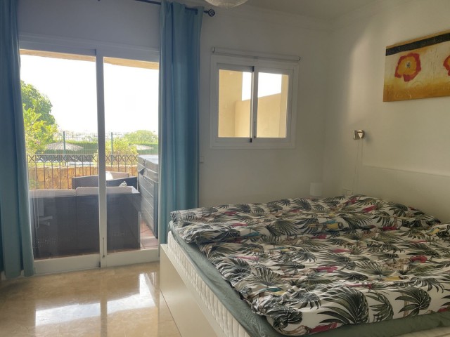Apartamento con 3 Dormitorios  en Selwo