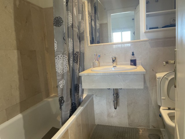 Apartamento con 3 Dormitorios  en Selwo