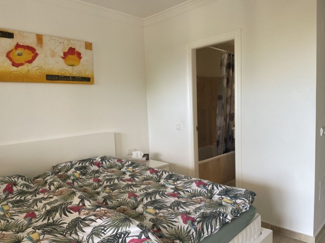 Apartamento con 3 Dormitorios  en Selwo