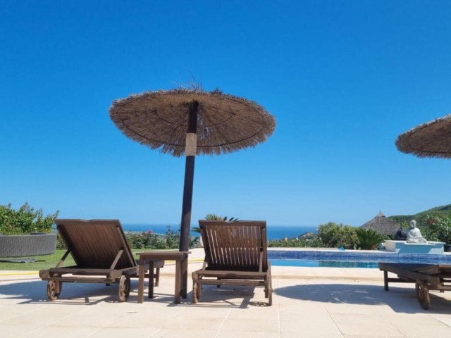 Villa avec 6 Chambres  à Estepona