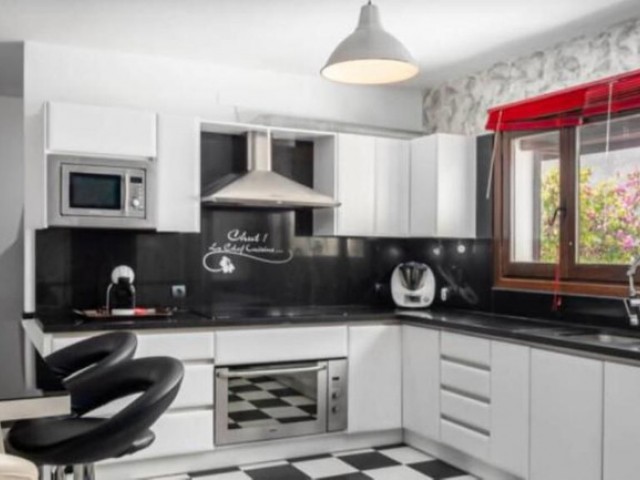 Villa avec 6 Chambres  à Estepona