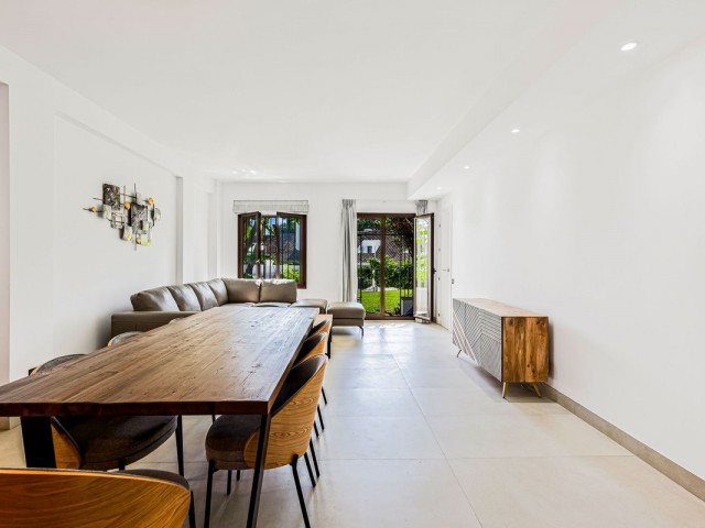 4 Bedrooms Apartment in Puerto Banús