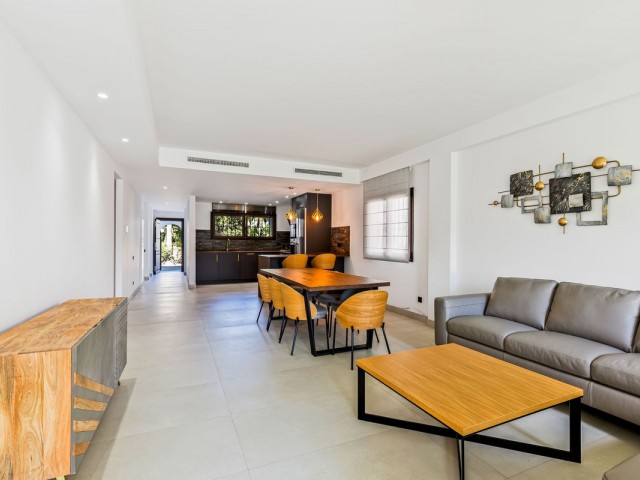 4 Bedrooms Apartment in Puerto Banús