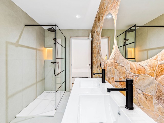 4 Bedrooms Apartment in Puerto Banús