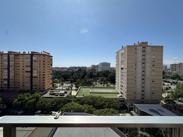 Apartamento con 4 Dormitorios  en Málaga Centro