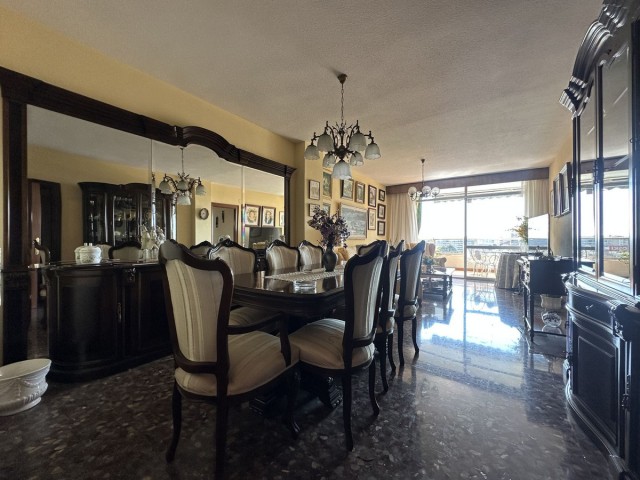 Apartamento con 4 Dormitorios  en Málaga Centro