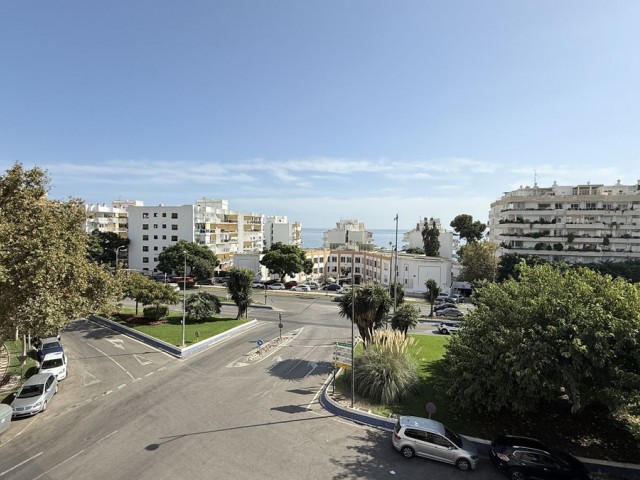 Apartamento con 3 Dormitorios  en Marbella