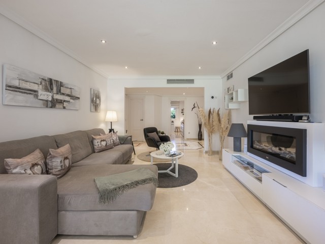 3 Bedrooms Apartment in Estepona