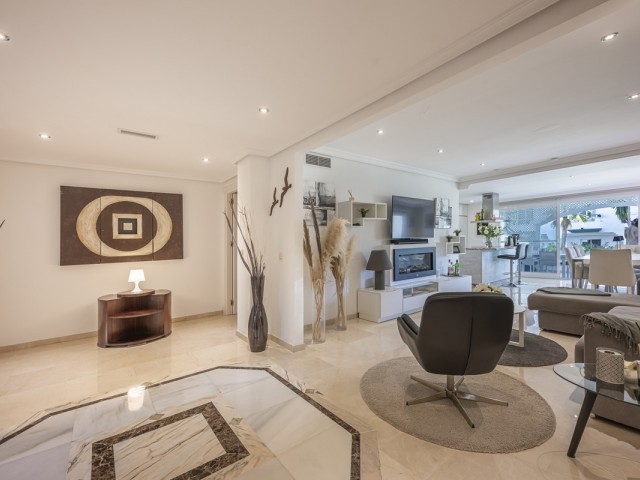 3 Bedrooms Apartment in Estepona